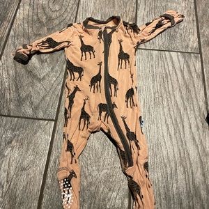 Newborn kickee pant outfit